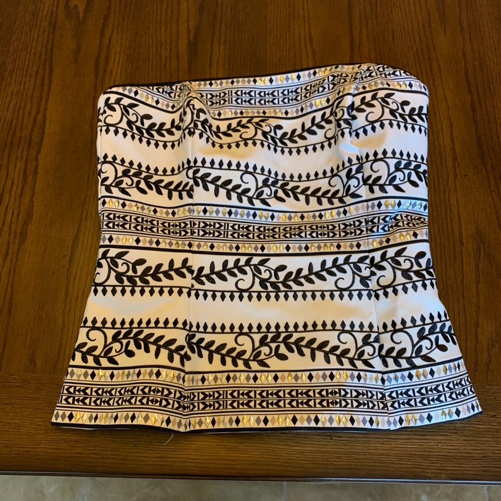 Black and White Detail Sleeveless Top